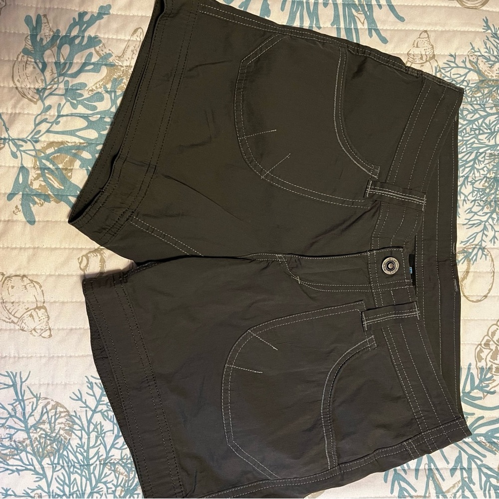 Kuhl Green Bermudas Relaxed Fit Cotton Blend